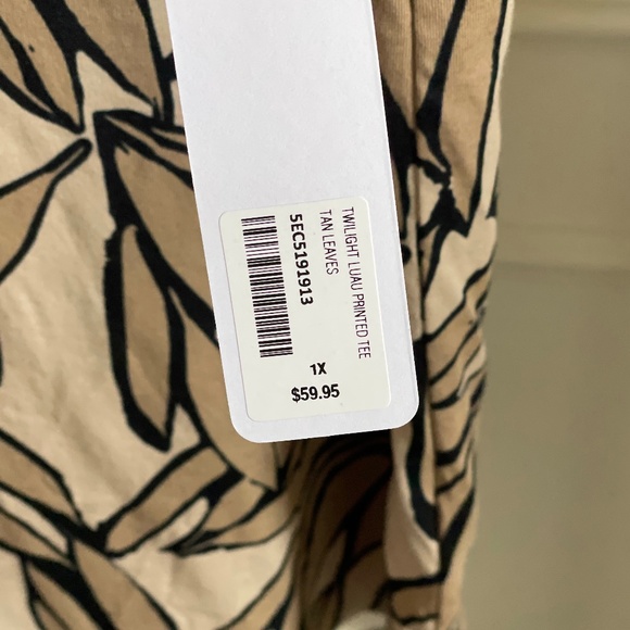 NWT- Soft Surroundings V-Neck Luau Printed Tee - Size 1X - Picture 6 of 7